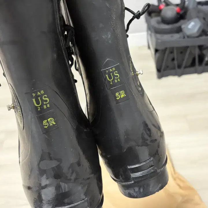 [SOLD OUT] 버니부츠 블랙 (미키마우스 부츠) US9R 2-84 (245-250)