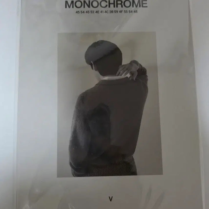 [BUNJANG] BTS V Monochrome Photobook &amp; Premium Photo Frame / 방탄소년단 뷔 V 모노크롬