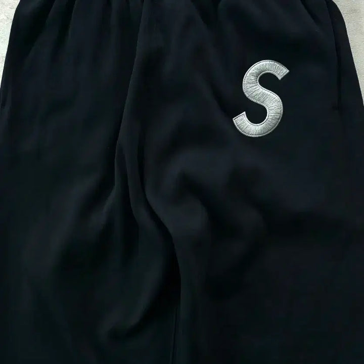 [SOLD OUT] 슈프림 S 자수로고 스웻 조거팬츠.L.