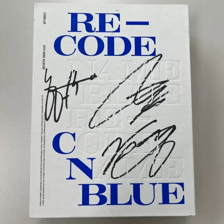 [BUNJANG] CNBLUE 8th Mini Album RE - CODE Signed CD / 씨엔블루 8번째 미니 앨범 RE - CODE 싸인 CD