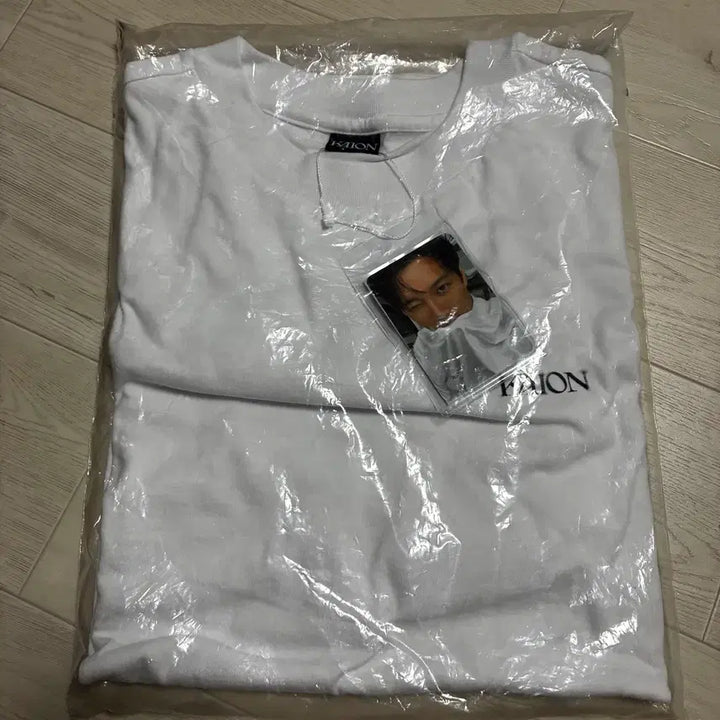 [BUNJANG] EXO Kai KAION T-Shirt + Photocard / 엑소 카이 KAION 카이온 티셔츠 + 포카