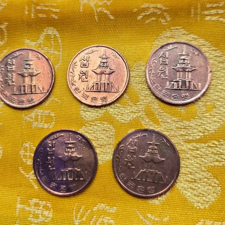 [BUNJANG] Bank of Korea 10 Won Coins (1970) Bundle / 1970년 한국은행 10원 동전 5개일괄