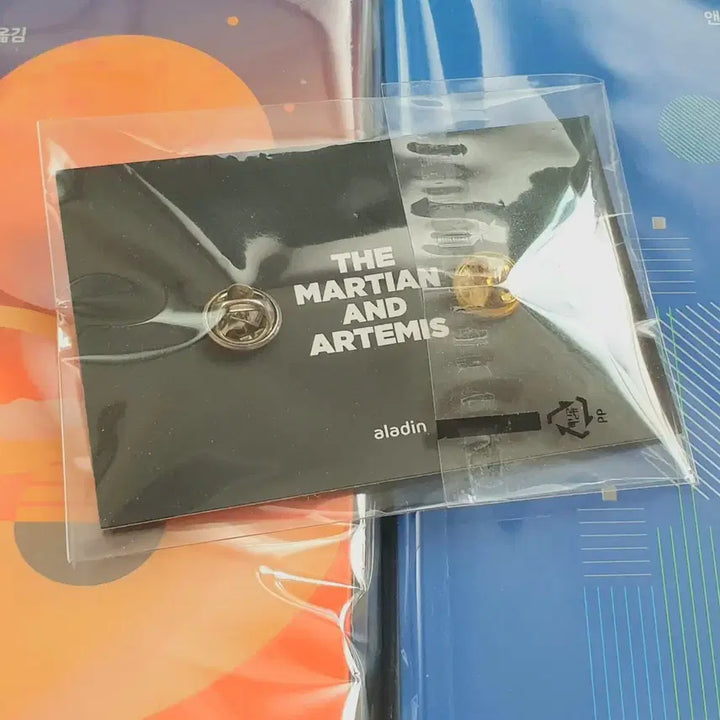 [BUNJANG] The Martian &amp; Artemis Special Edition Bundle with Collaboration Badge / 마션+아르테미스 스페셜에디션, 뱃지, 머그 일괄 양도
