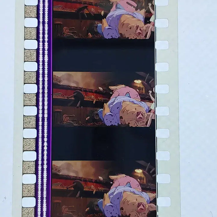 [BUNJANG] Ghibli Spirited Away Film Cut (F-22) / 지브리 센과 치히로의 행방불명 영화필름컷 6프레임 3매 (F-22)