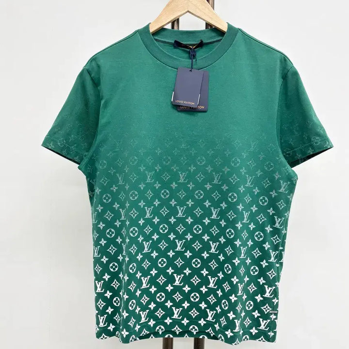 [BUNJANG] Louis Vuitton LV Logo Gradient Short Sleeve T-shirt / [S]루이비통 LV로고 그라데이션 반팔티