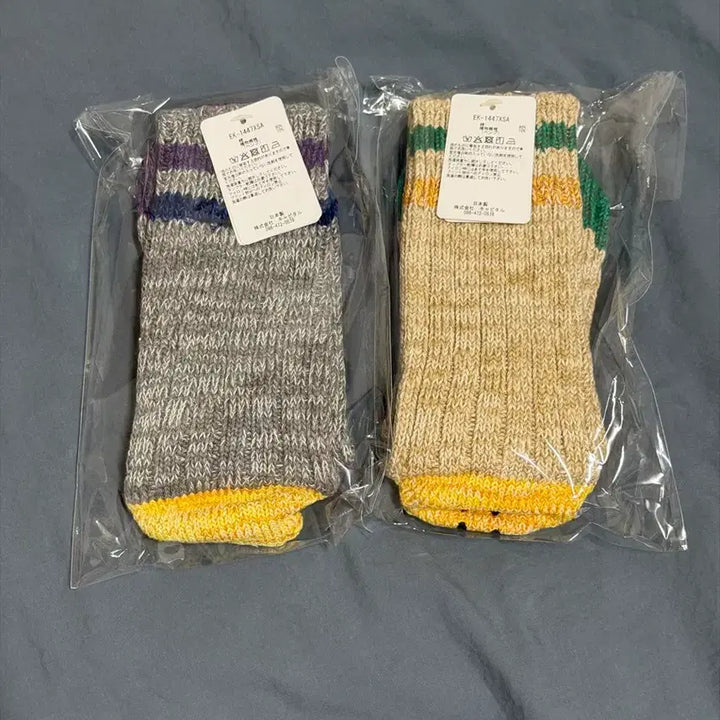 [SOLD OUT] 캐피탈 60 피스 헤더 해피 힐 홀드 삭스 그레이+베이지