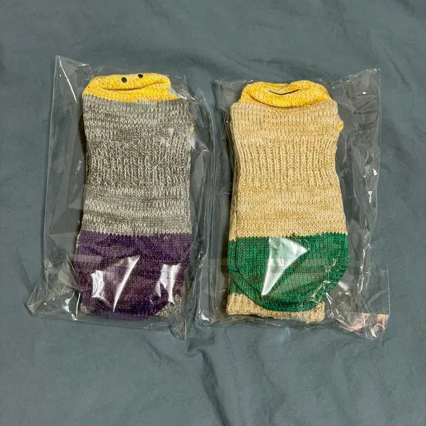 [SOLD OUT] 캐피탈 60 피스 헤더 해피 힐 홀드 삭스 그레이+베이지
