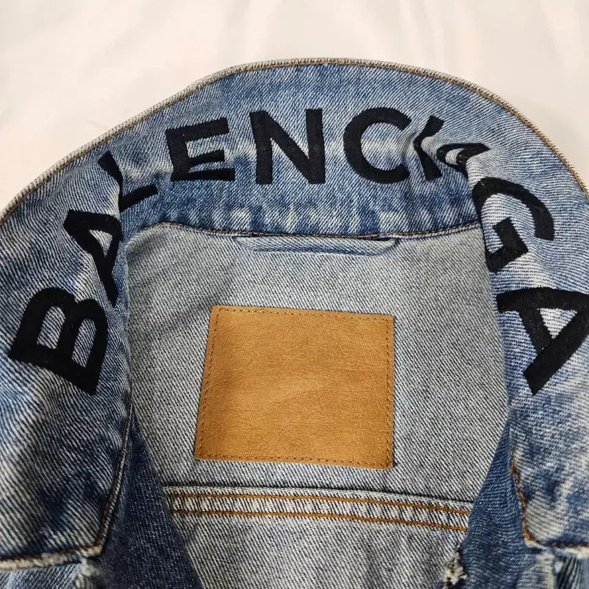 [BUNJANG] Balenciaga Neck Logo Denim Jacket / 발렌시아가넥로고데님자켓