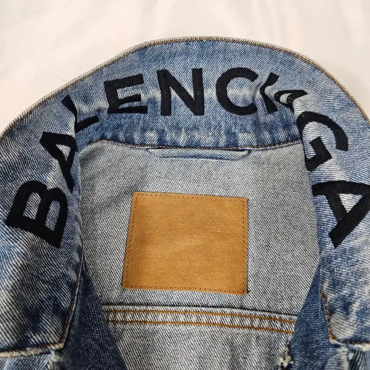 [BUNJANG] Balenciaga Neck Logo Denim Jacket / 발렌시아가넥로고데님자켓