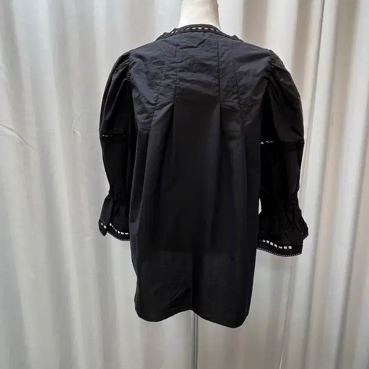 [BUNJANG] TIME 2020 Black Eyelet Ruffle Blouse (Size F) / 네고사절 타임 TIME 2020 블랙 아일렛 러플 블라우스 프리