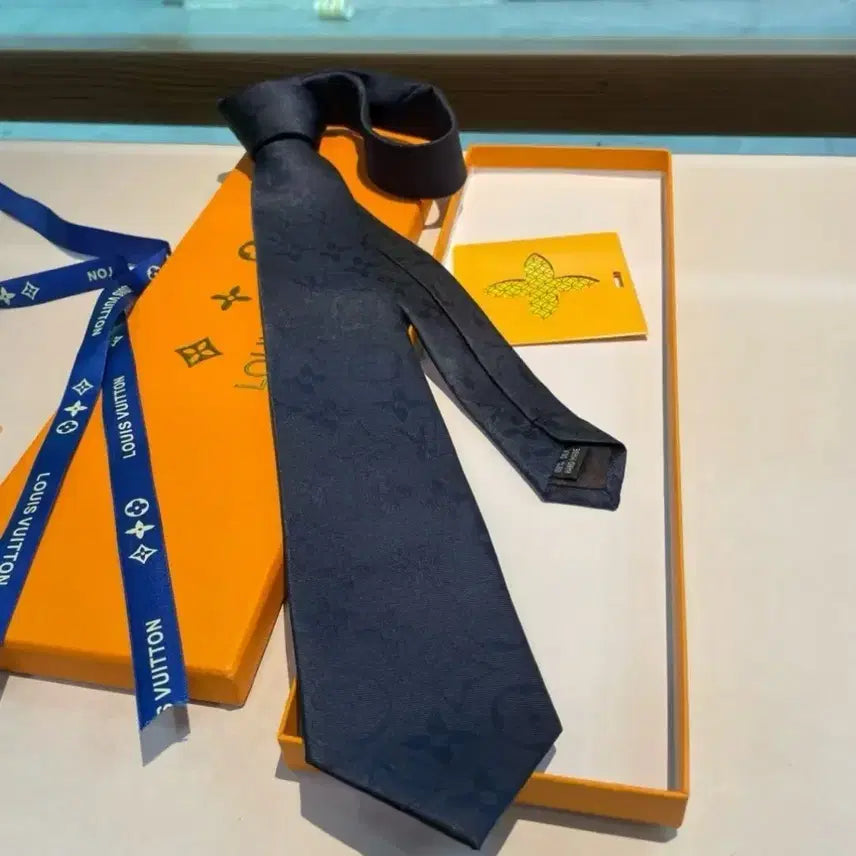 [BUNJANG] Louis Vuitton Navy Silk Necktie Full Box / 루이비통 네이비 실크 넥타이 풀박스