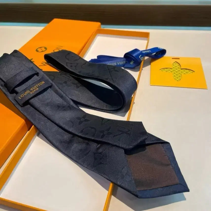 [BUNJANG] Louis Vuitton Navy Silk Necktie Full Box / 루이비통 네이비 실크 넥타이 풀박스