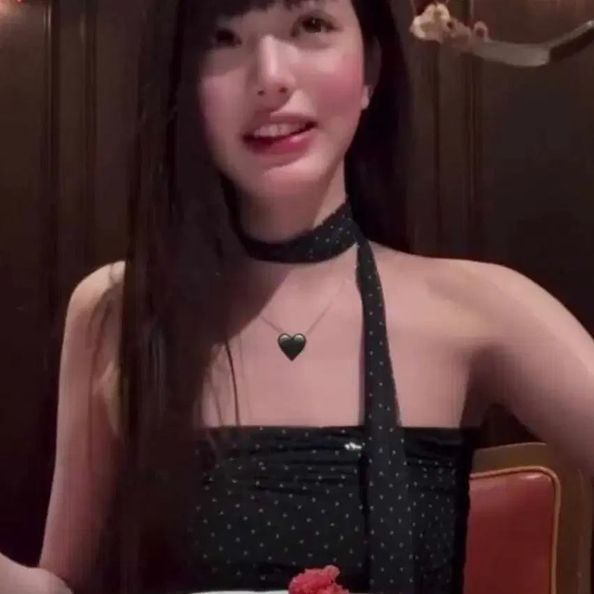 [BUNJANG] Roje Franz Wonyoung Dot Sleeveless Top with Tie / 장원영 로제프란츠 도트 민소매 탑 + 타이