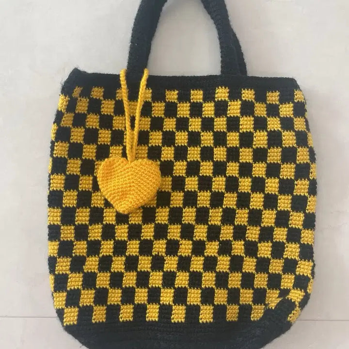 [BUNJANG] Handmade Checkered Tote Bag with Heart Keychain / 핸드메이드 뜨개 체크무늬 가방 + 하트 키링