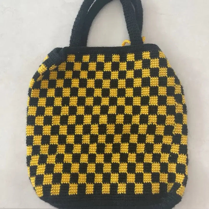 [BUNJANG] Handmade Checkered Tote Bag with Heart Keychain / 핸드메이드 뜨개 체크무늬 가방 + 하트 키링