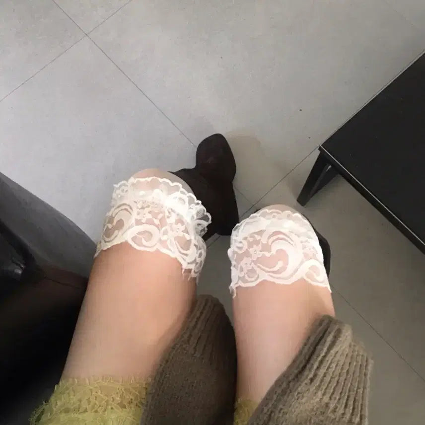 [BUNJANG] Zigzag Able Lace Banded Knee High Stockings / 시스루 레이스 밴드 니하이 롱스타킹 화이트/지그재그에이블리무신쉬인테무알리