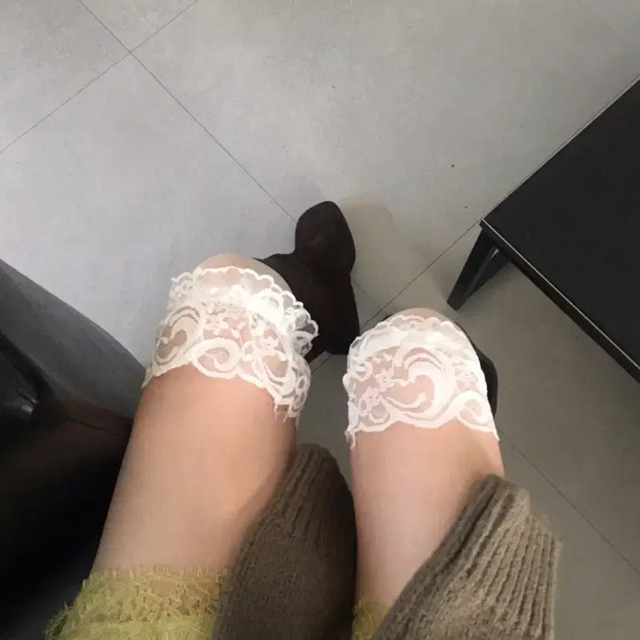 [BUNJANG] Zigzag Able Lace Banded Knee High Stockings / 시스루 레이스 밴드 니하이 롱스타킹 화이트/지그재그에이블리무신쉬인테무알리