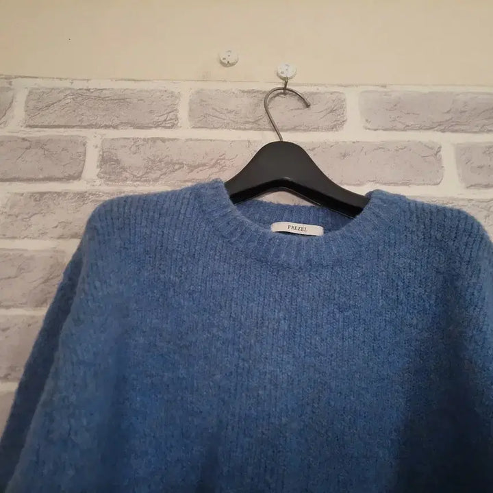 [BUNJANG] PREZEL Blue Round Knit Sweater / PREZEL 블루 도톰 라운드니트/알뜰한여우