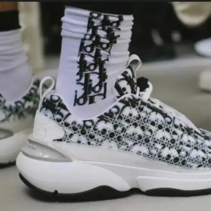 [BUNJANG] B24 Oblique Cannage Sneakers / B24 오블리크 까나쥬 스니커즈