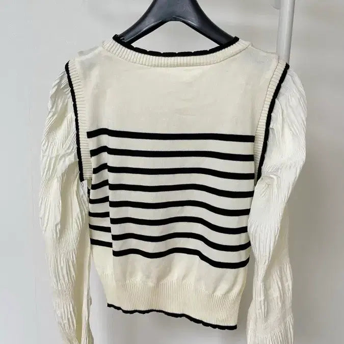 [BUNJANG] Ivory Striped Knit with Pleated Shirt Layered Top / 아이보리 스트라이프 니트 + 주름 셔츠 레이어드
