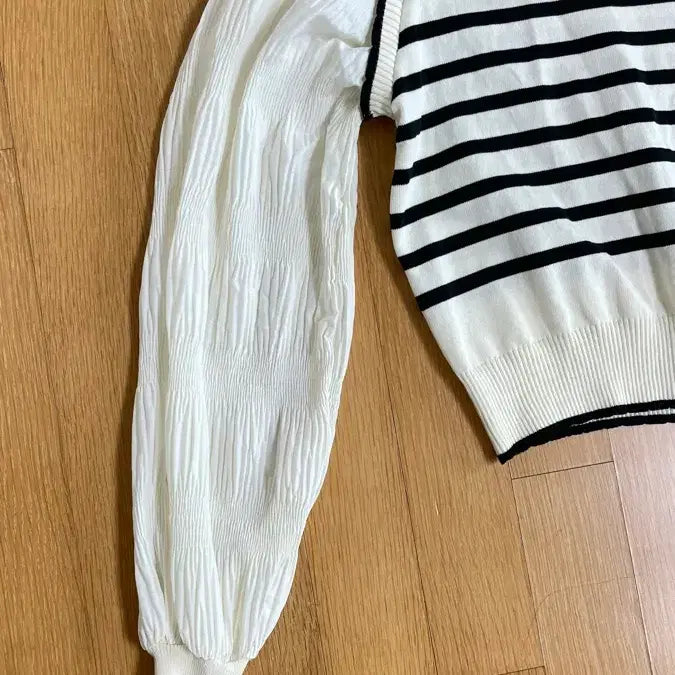 [BUNJANG] Ivory Striped Knit with Pleated Shirt Layered Top / 아이보리 스트라이프 니트 + 주름 셔츠 레이어드