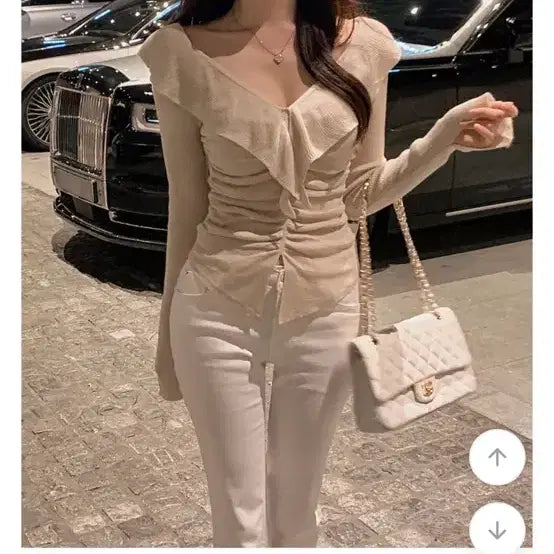 [BUNJANG] Ably V-Neck Collar T-Shirt - Ivory - New / 에이블리 브이넥 카라 티셔츠 (새거,배송비포함)