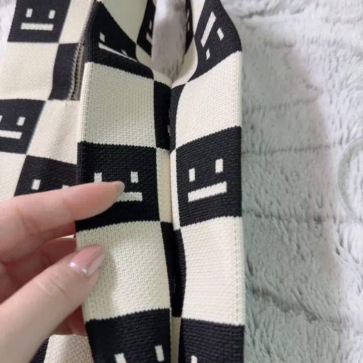 [BUNJANG] Emoticon Knit Tote Bag / 이모티콘 무늬 니트 토트백
