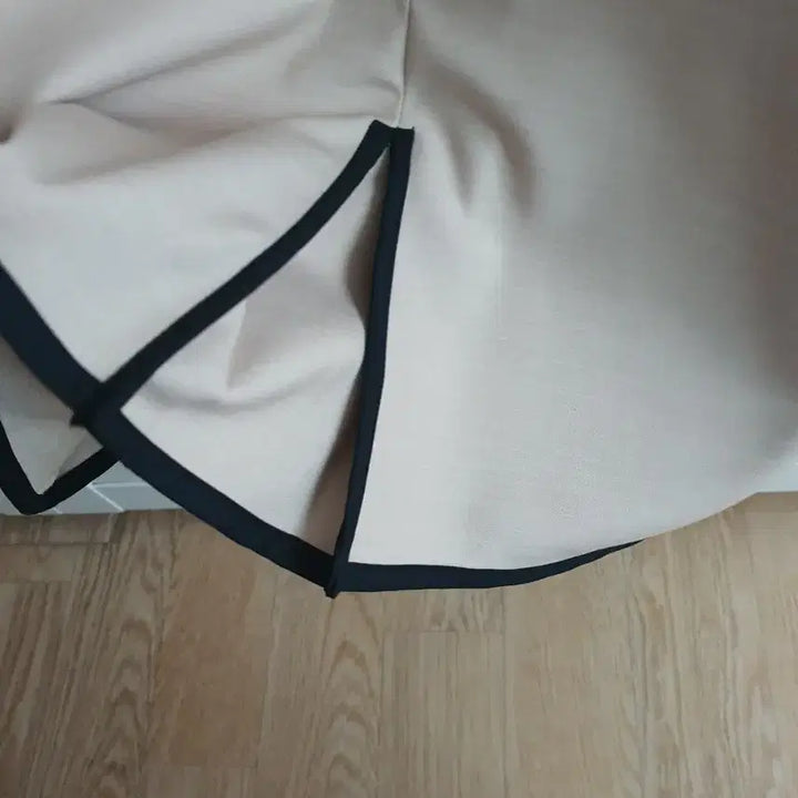 [BUNJANG] Renne Beige Mini Skirt (M Size) / 새상품) 렌느 스커트 M사이즈 베이지 스거트 미니스커트