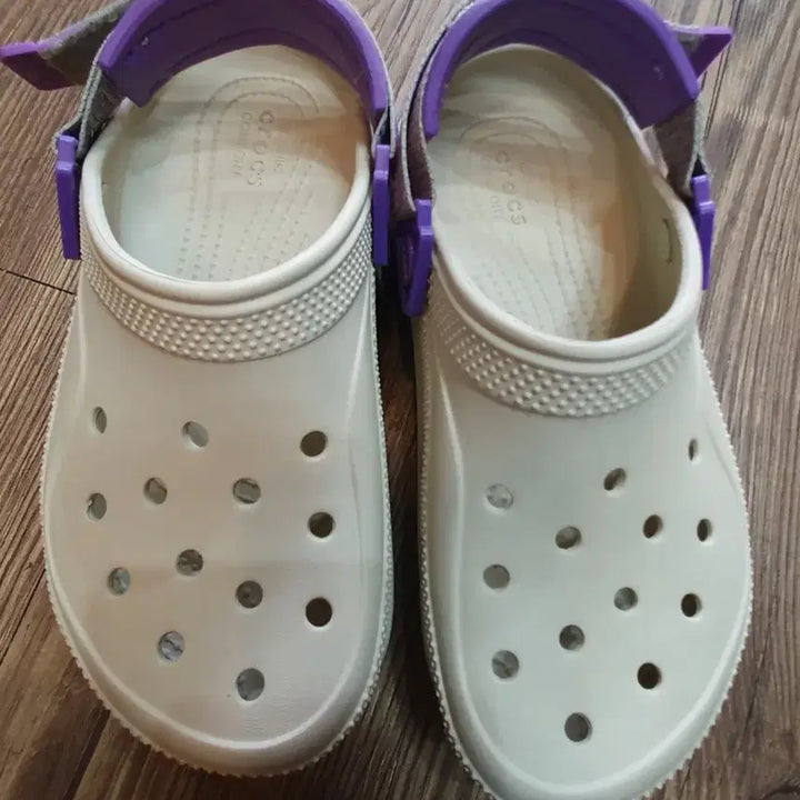 [SOLD OUT] 크록스 하이커 엑스케이프 클로그 아이보리 230m