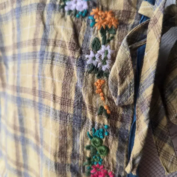 [BUNJANG] Beargrils Flower Embroidery Ribbon Vest / 베어걸스 꽃자수 리본조끼