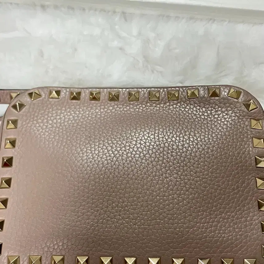 [SOLD OUT] 발렌티노 락스터드 크로스백