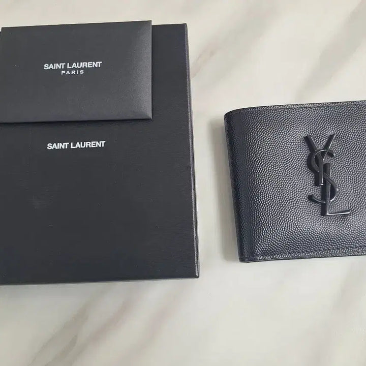 [SOLD OUT] 생로랑 YSL 로고 모노그램 캐비어 흑장 남성 반지갑