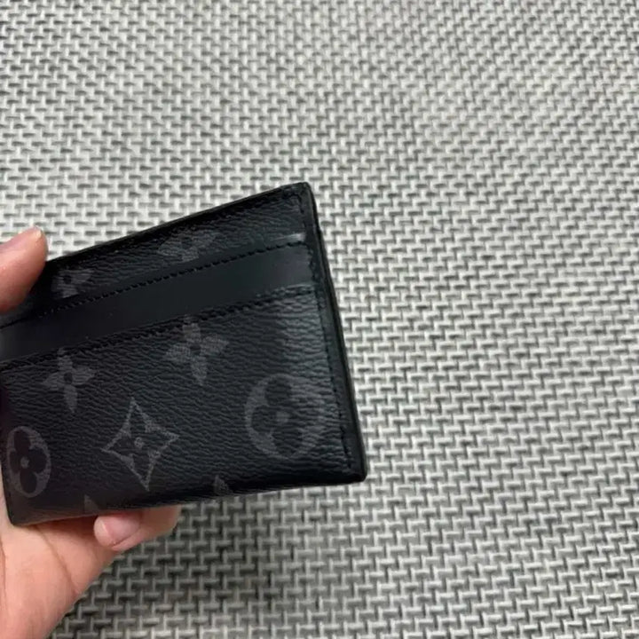 [SOLD OUT] 루이비통 모노그램 이클립스 카드지갑
