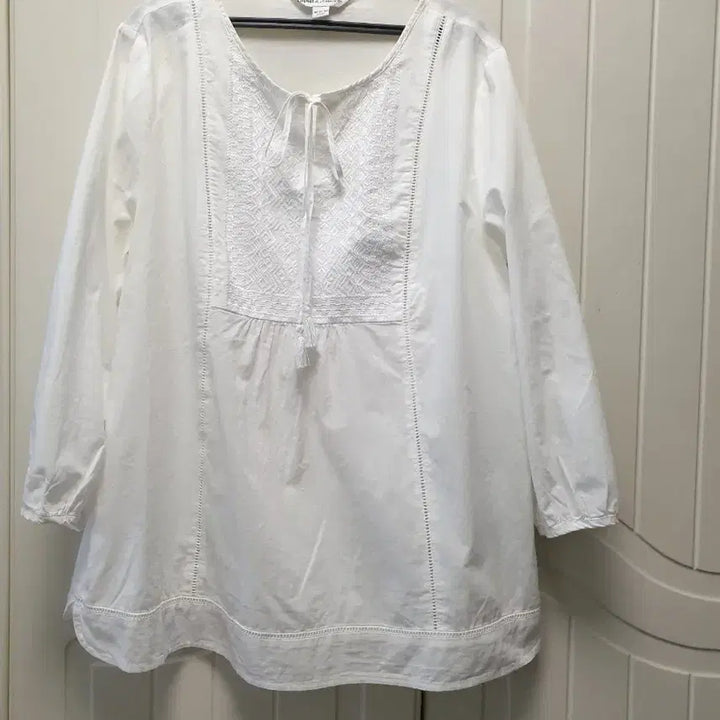 [SOLD OUT] Laplaf  화이트 자수 면블라우스 90