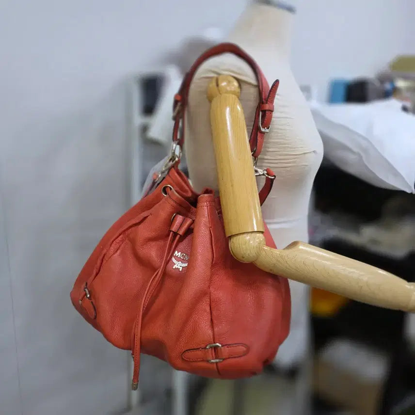 [SOLD OUT] MCM) 정품 엠씨엠 리얼가죽 복조리 숄더백