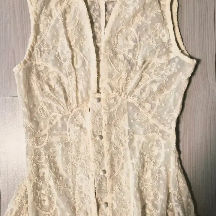 [BUNJANG] Lace Embroidery Layered Long Robe (White/Ivory) / 레이스 자수 레이어드 롱 로브 (화이트/아이보리)