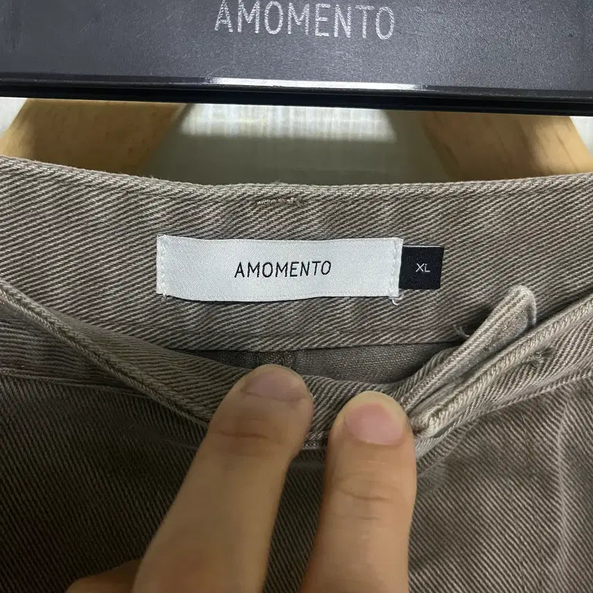 [SOLD OUT] 아모멘토(AMOMENTO) 세미 와이드 부츠컷 데님