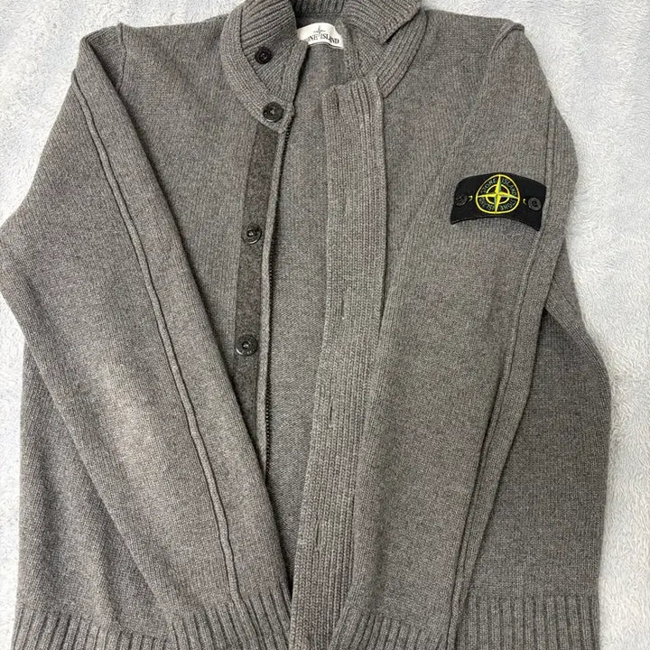 [SOLD OUT] ₩당일배송₩ 스톤아일랜드 니트 가디건 그레이L