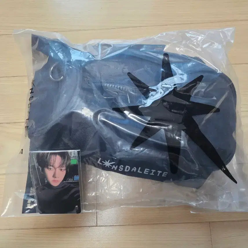 [SOLD OUT] 백현 콘서트 md 응원봉 파우치(포카 포함)