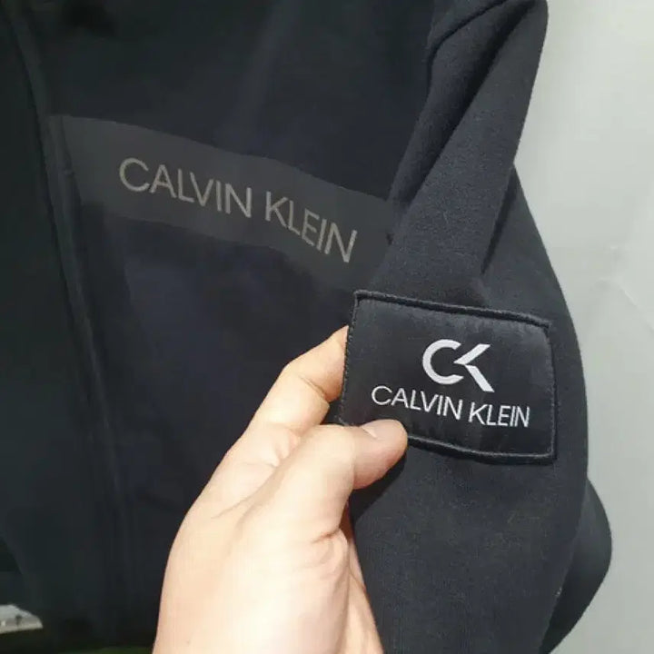 [BUNJANG] Calvin Klein Hooded Zip-up Jacket (MAN XL) / 켈빈클라인 후드집업 (MAN XL-105)