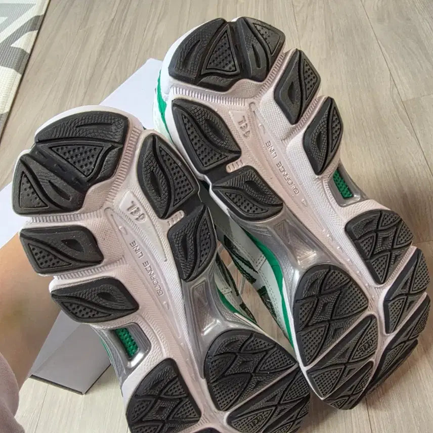 [BUNJANG] Asics Gel NYC Hidden Sneakers / 아식스 젤 NYC 히든(290)