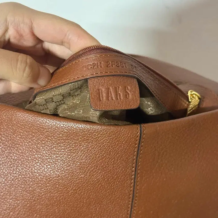 [SOLD OUT] 정품 닥스 DAKS 브라운 엠보 레더 모노그램 숄더백 퍼참