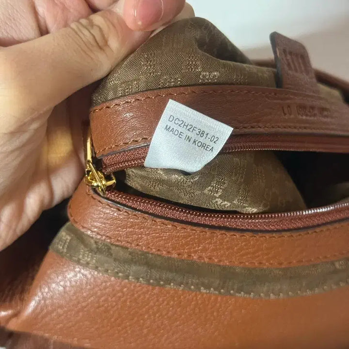 [SOLD OUT] 정품 닥스 DAKS 브라운 엠보 레더 모노그램 숄더백 퍼참