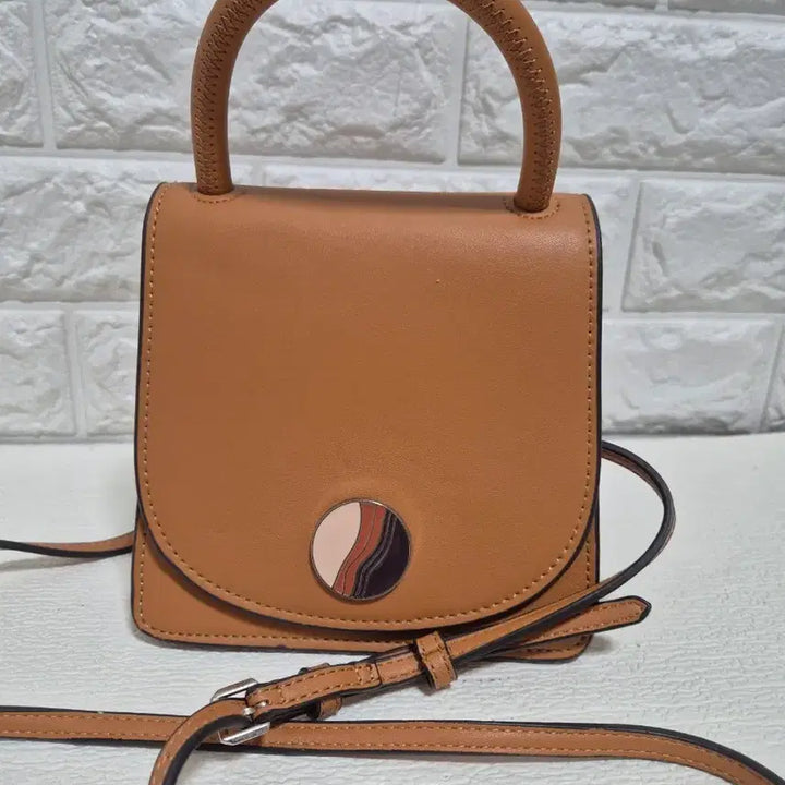 [BUNJANG] Charles &amp; Keith Leather Crossbody Bag / 찰스앤키드