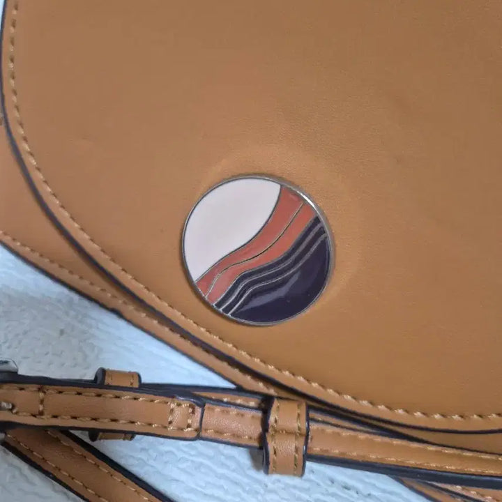 [BUNJANG] Charles &amp; Keith Leather Crossbody Bag / 찰스앤키드