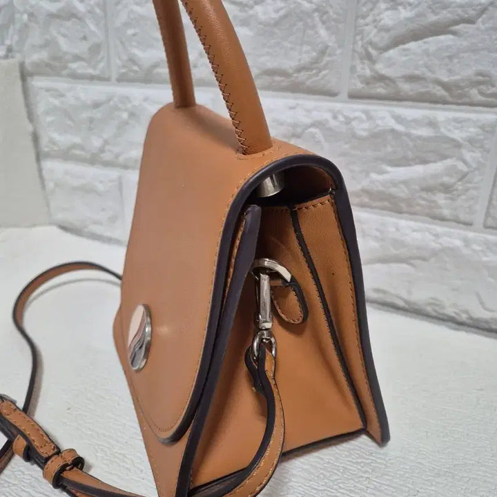 [BUNJANG] Charles &amp; Keith Leather Crossbody Bag / 찰스앤키드