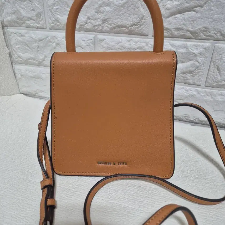 [BUNJANG] Charles &amp; Keith Leather Crossbody Bag / 찰스앤키드