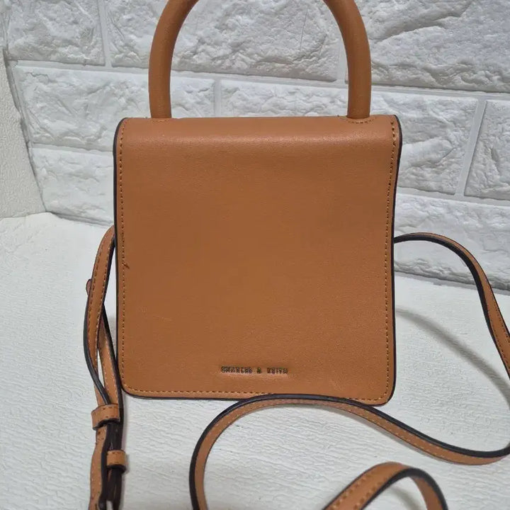 [BUNJANG] Charles &amp; Keith Leather Crossbody Bag / 찰스앤키드