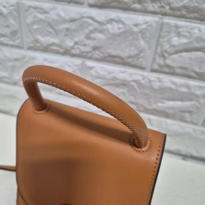[BUNJANG] Charles &amp; Keith Leather Crossbody Bag / 찰스앤키드