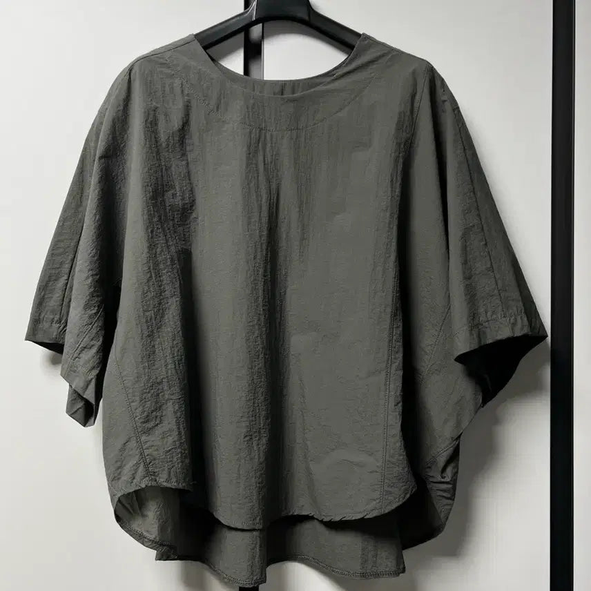 [BUNJANG] Elegant Khaki Blouse / 원단 좋은 예쁜 블라우스
